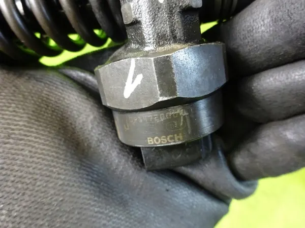 Inyector VW Golf IV 1.9 TDI usado OEM 0414720013 image 8