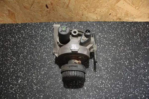 MAN TGX Euro 6 luchtdrogerklep OEM 81521026370 image 2