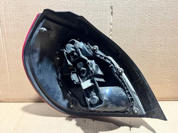 Luz trasera derecha Nissan Almera N16 image 2