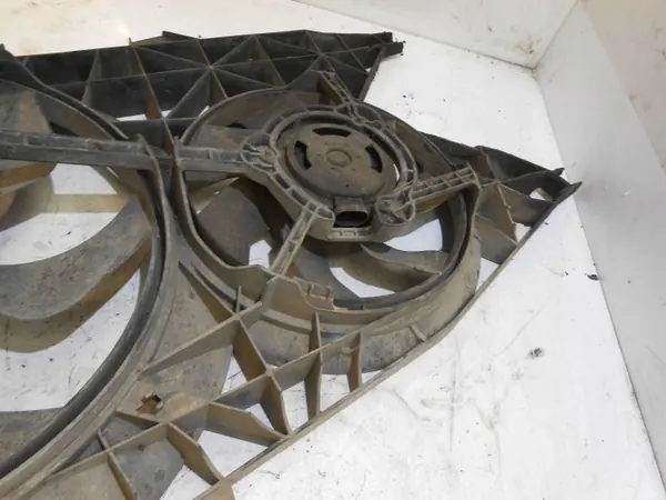 Renault Trafic II Radiatorventilator Behuizing OEM 1831484016 image 10