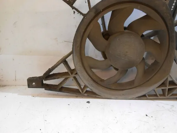 Renault Trafic II Radiatorventilator Behuizing OEM 1831484016 image 3