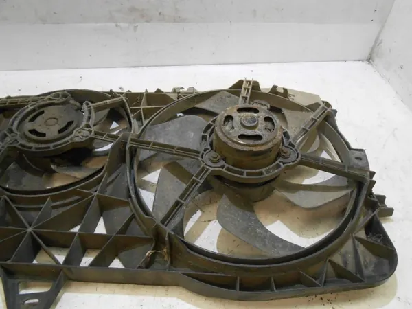 Renault Trafic II Radiatorventilator Behuizing OEM 1831484016 image 7