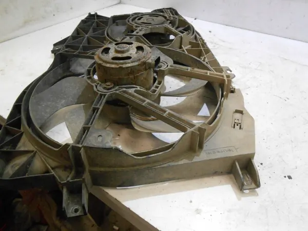 Renault Trafic II Radiatorventilator Behuizing OEM 1831484016 image 9