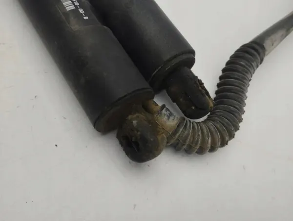 Tesla bagagelucksaktuator OEM 600661000B höger sida image 4