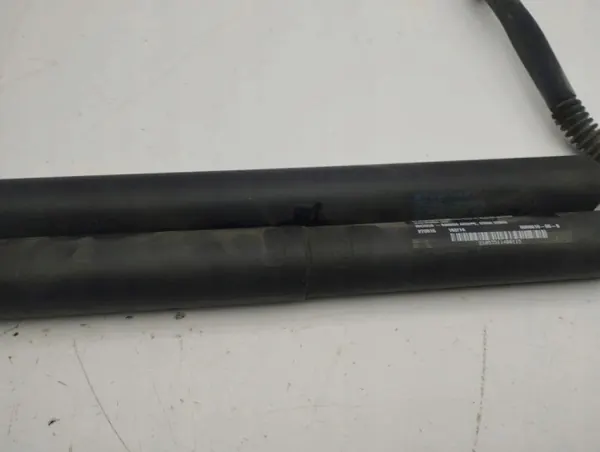 Tesla bagagelucksaktuator OEM 600661000B höger sida image 6