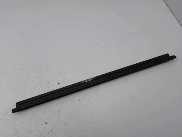 Joint vitre OEM 5E3839479 porte arrière droite image 2