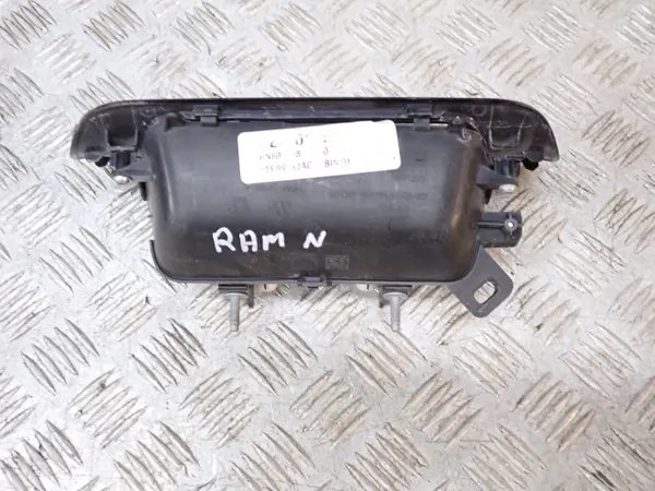 Puxador de porta-malas OEM 6EF991XJAC com câmera para Dodge RAM image 4