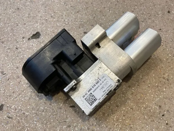Conduit de valve climatisation OEM 4KE820339E Audi E-Tron 55 image 2