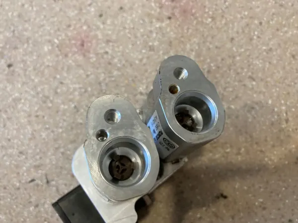 Conduit de valve climatisation OEM 4KE820339E Audi E-Tron 55 image 6