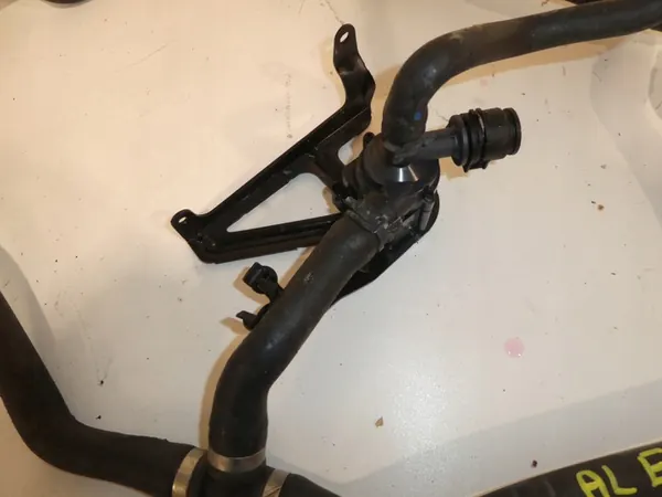 Vesipumppu BMW 1 F20 11517629917-01 image 3