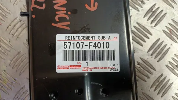 Refuerzo de larguero derecho OEM 57107-F4010 image 3