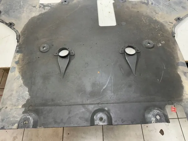Ferrari OE Underkroppsskydd 082333800 - Begagnad image 3