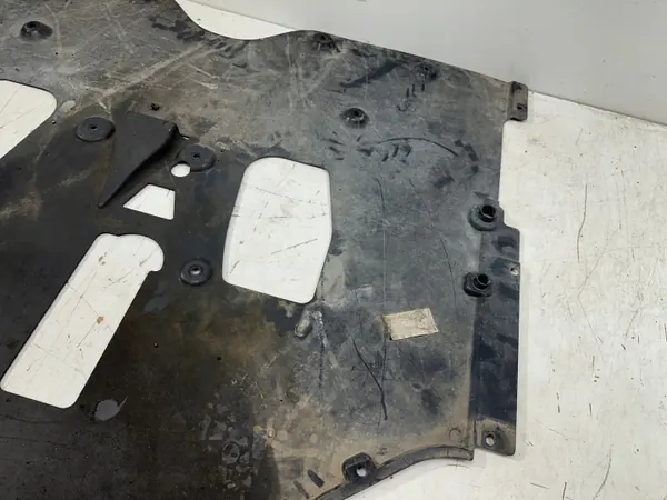 Ferrari OE Underkroppsskydd 082333800 - Begagnad image 6