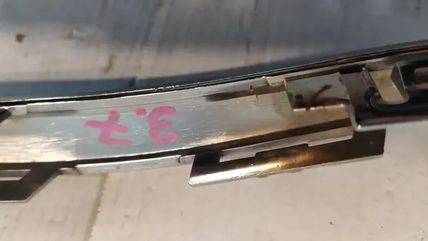 Faixa cromada de para-choque dianteiro Mercedes C-Class W206 A2068856203 image 3