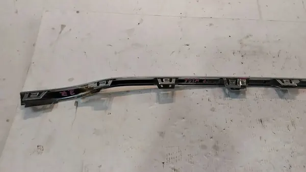 Faixa cromada de para-choque dianteiro Mercedes C-Class W206 A2068856203 image 5