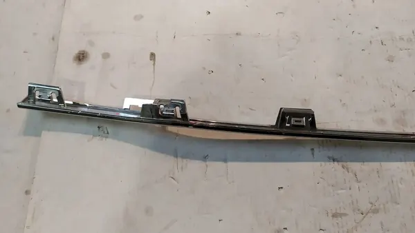 Faixa cromada de para-choque dianteiro Mercedes C-Class W206 A2068856203 image 7