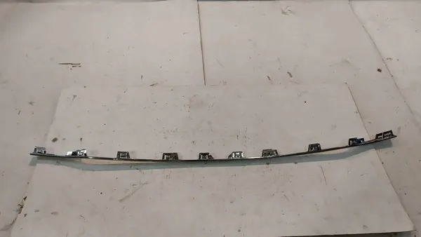 Faixa cromada de para-choque dianteiro Mercedes C-Class W206 A2068856203 image 8