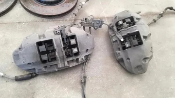 Remklauw Schijven Blokken Mercedes W223 OEM A2234214200 image 3