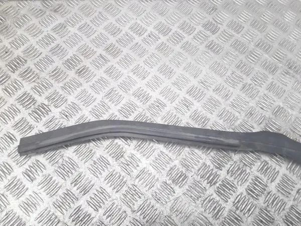 BMW Motorkapdichting OEM 7063835 voor 5-serie E60 image 6