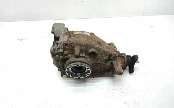 BMW X1 E84 Bakaxel differential OEM 7566185 Utväxling 3.23 image 2