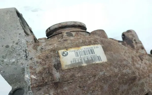 BMW X1 E84 Bakaxel differential OEM 7566185 Utväxling 3.23 image 5