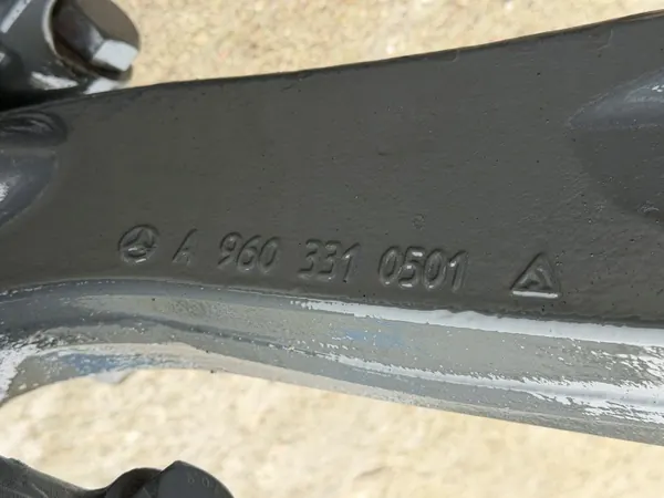 Viga do eixo dianteiro OEM A9603310501 Mercedes Actros image 4