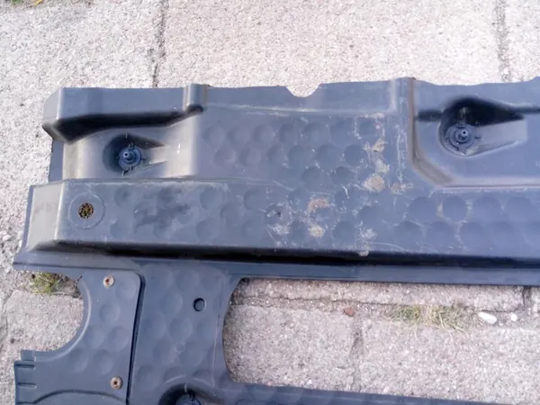 Underkörningsskydd VW Scirocco Golf V Höger OEM 1K0825202AR image 2