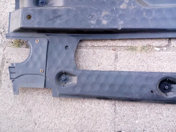 Underkörningsskydd VW Scirocco Golf V Höger OEM 1K0825202AR image 3