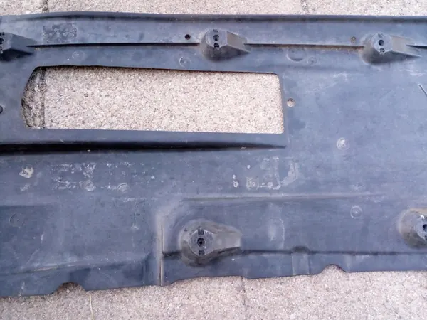 Underkörningsskydd VW Scirocco Golf V Höger OEM 1K0825202AR image 7