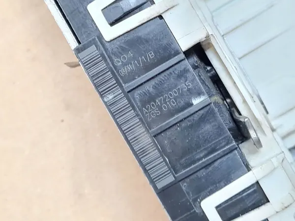 Vänster Framdörrslås Mercedes W204 A2047200735 image 2