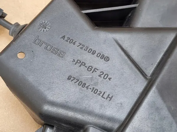 Vänster Framdörrslås Mercedes W204 A2047200735 image 5