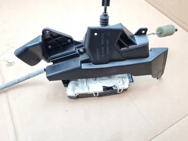 Vänster Framdörrslås Mercedes W204 A2047200735 image 9