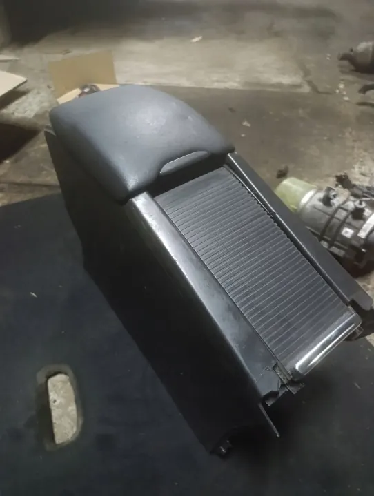 Console centrale avec accoudoir Volvo OEM 39803369 image 2