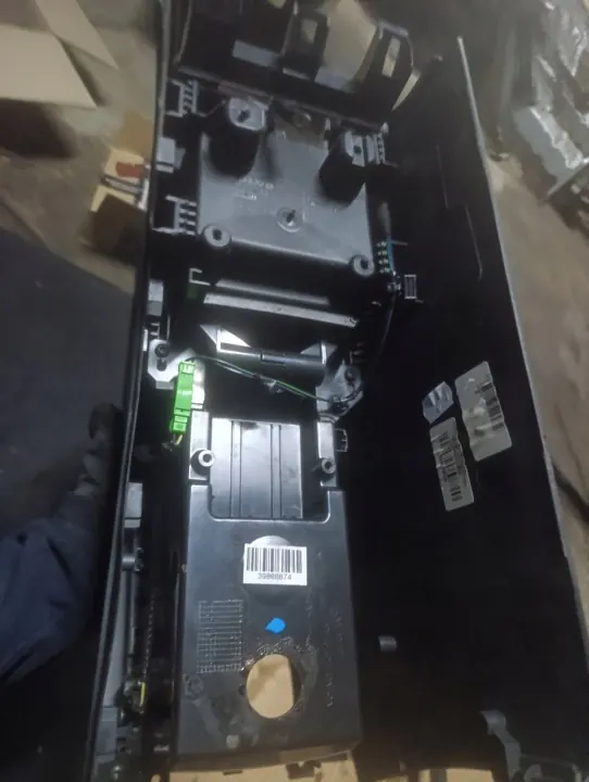 Console centrale avec accoudoir Volvo OEM 39803369 image 6