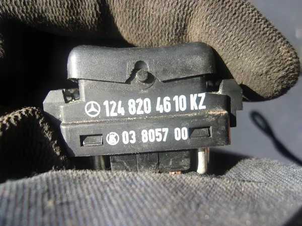 Interruptor de janela traseira Mercedes w126 image 2