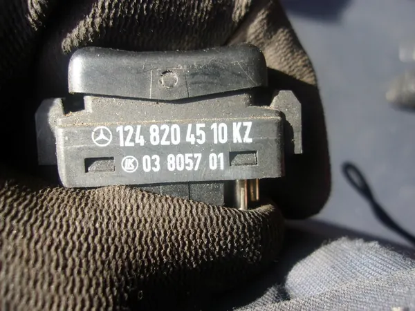 Interruptor de janela traseira Mercedes w126 image 3