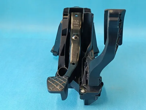 OEM 5Q1723503L 5Q1721058EA VW Tiguan II Support Pédalier image 3
