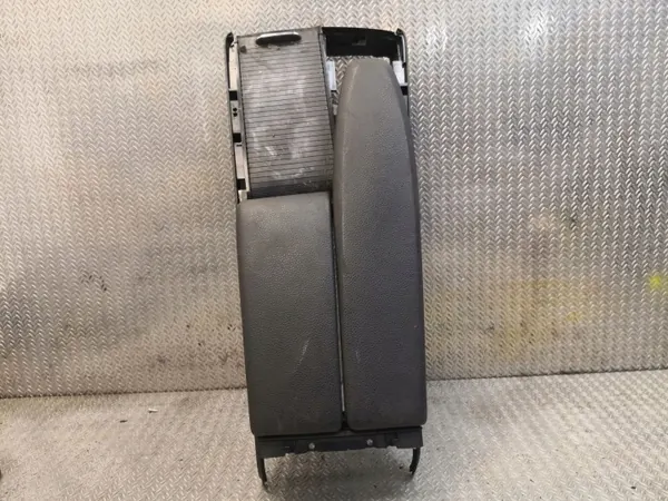 Mittkonsol armstöd Mercedes C W204 OEM 2046801339 image 3