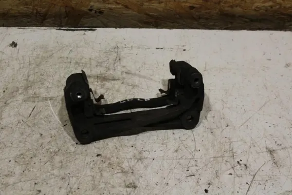 Support d'étrier de frein gauche avant GD Subaru Impreza II image 2