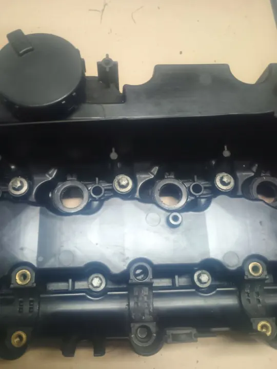 Couvercle de soupape BMW OEM 7797613 pour 2.0D N47 image 3