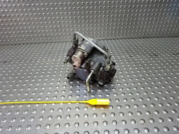 Toyota Avensis T25 2.0 D4D inspuitpomp OEM S25165926 image 3