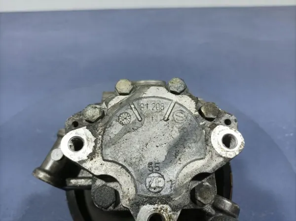 Mercedes ohjauspumppu OEM A0024667401 Käytetty image 5