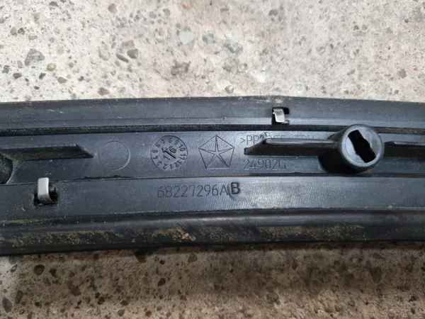 Joint de vitre arrière Chrysler Pacifica 2017 OEM 68227296AB image 4