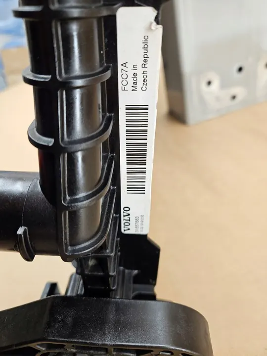 Radiador de agua Volvo XC90 II 2.0 Mild Hybrid B5 B6 OEM image 2