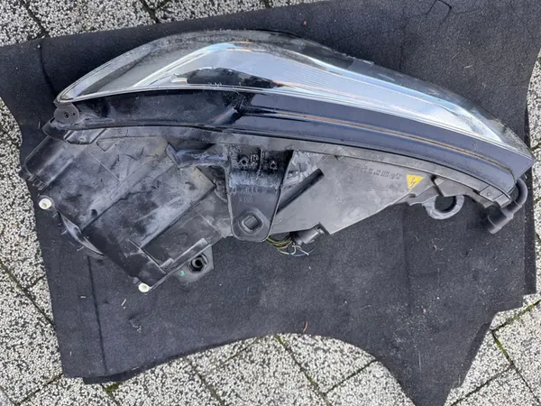 Faros izquierdo Audi A3 8V0941043L image 2