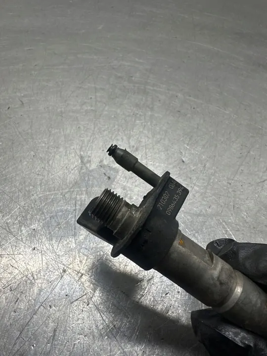 Iniettore carburante BMW 5 E60 E61 2008 image 3