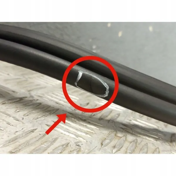 Joint de coffre BMW OE 8492172 - État utilisé image 10