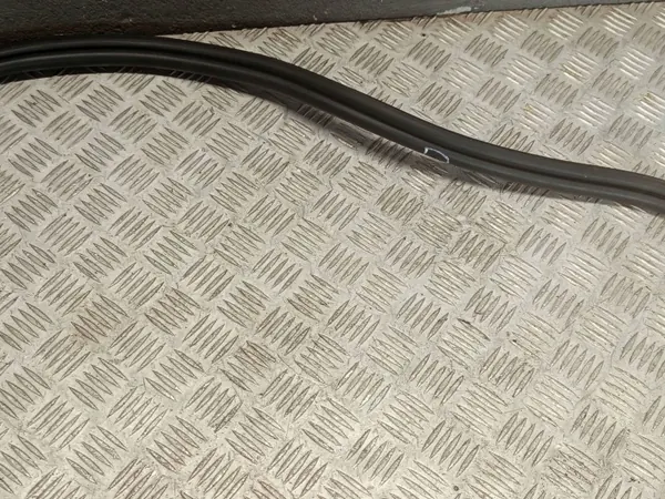 Joint de coffre BMW OE 8492172 - État utilisé image 6