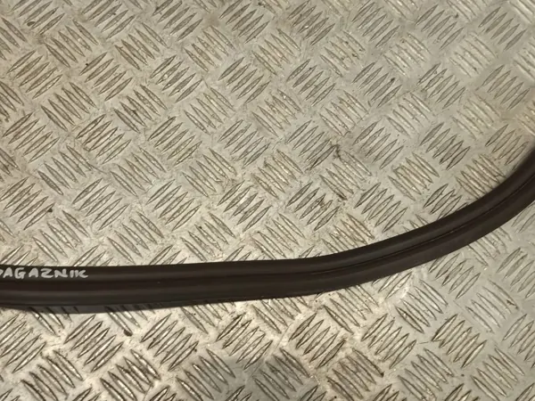 Joint de coffre BMW OE 8492172 - État utilisé image 8