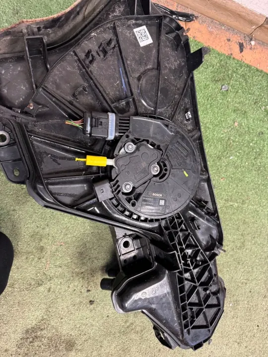 Bomba Tanque AdBlue OEM 5Q0131877P para VW Golf VII image 2